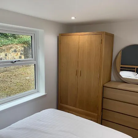 Headingley-weetwood - Well Equipped Set In Natural Woodland