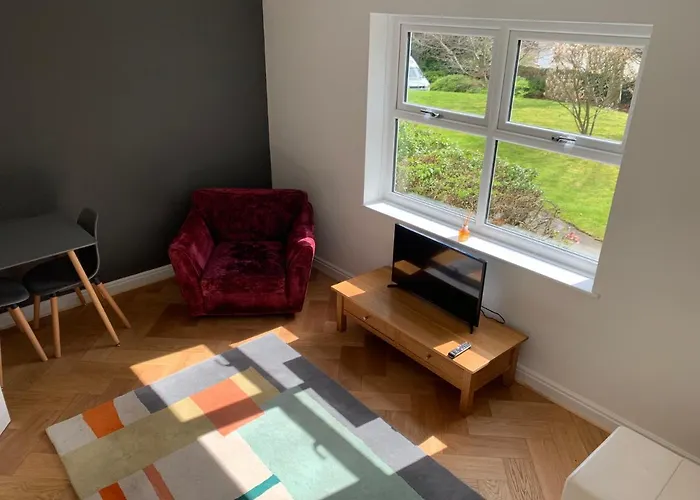 Headingley-weetwood - Well Equipped Set In Natural Woodland Leeds (West Yorkshire)