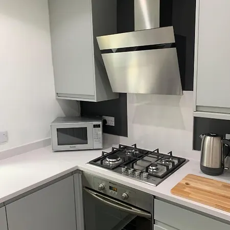 Headingley-weetwood - Well Equipped Set In Natural Woodland Apartment *