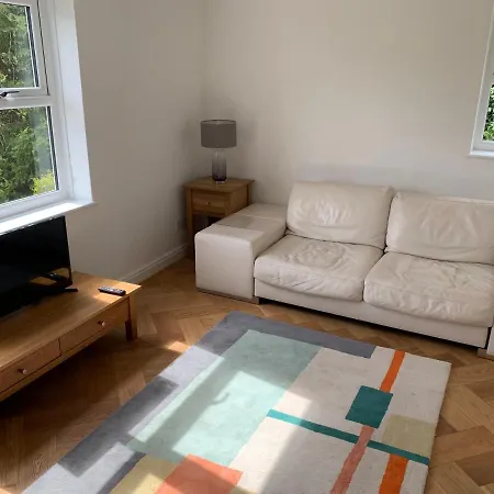 Headingley-weetwood - Well Equipped Set In Natural Woodland Leeds (West Yorkshire)