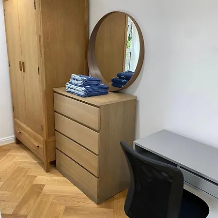 Headingley-weetwood - Well Equipped Set In Natural Woodland * Leeds