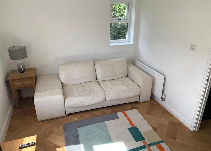 Headingley-weetwood - Well Equipped Set In Natural Woodland Lejlighed