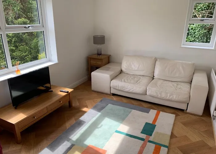 Headingley-weetwood - Well Equipped Set In Natural Woodland Leeds (West Yorkshire)